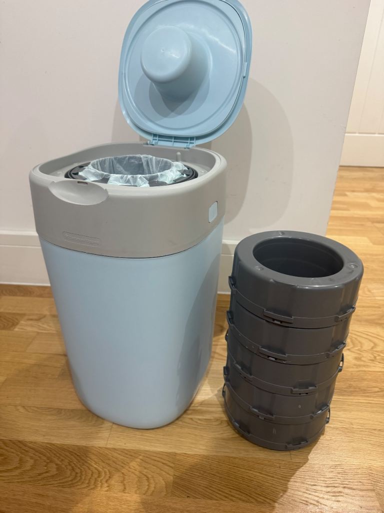 Tommee Tippee Sangenic Nappy Bin and Refill