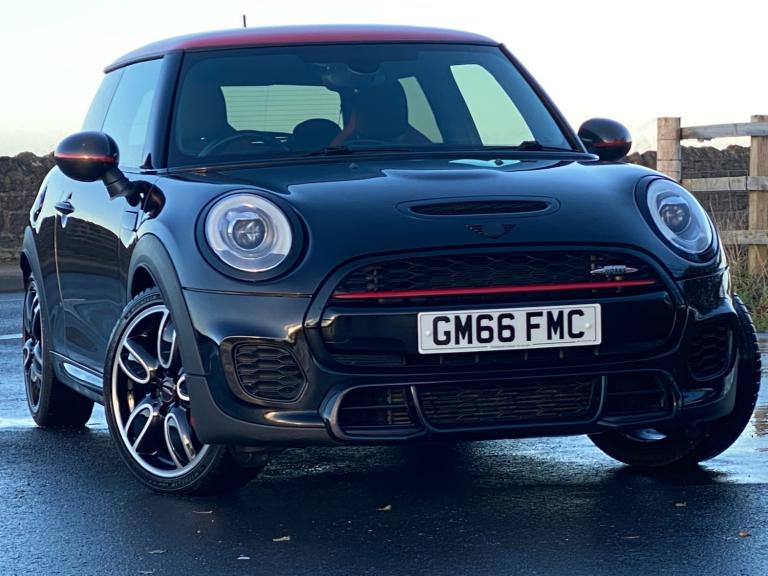 2017 MINI Hatch 2.0 John Cooper Works - Apple CarPlay &amp; Heated Seats &amp; Adaptive Suspensio...
