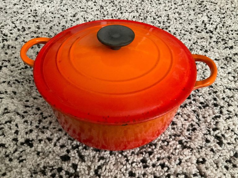 Le Creuset Casserole Dish Dutch Oven Round Cast Iron Orange 24 E