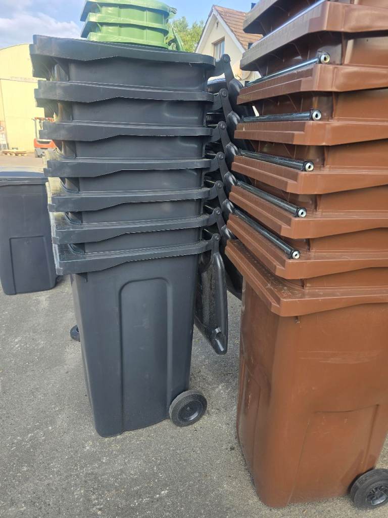 Good Quality Wheelie Bins – Various Colours, Good Condition