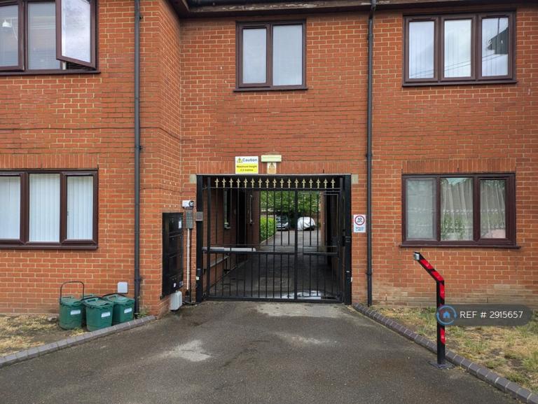 2 bedroom flat in North Road, Purfleet, RM19 (2 bed) (#2915657)