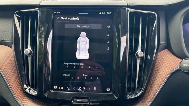 2024 Volvo XC60 Recharge Ultimate, T8 AWD Plug-in hybrid, Electric/Petrol, Bright ESTATE Petrol/E...