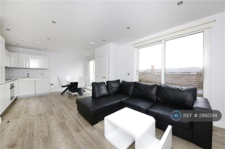 2 bedroom flat in Knapp Road, London, E3 (2 bed) (#2992014)