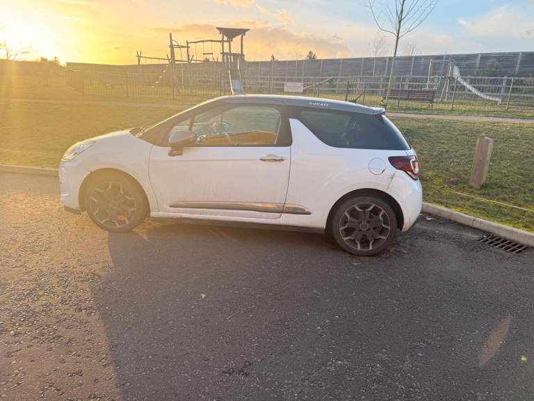 Citroen, DS3, Hatchback, 2013, Manual, 1560 (cc), 3 doors