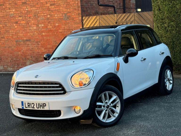 2012 MINI COUNTRYMAN COOPER 1.6 AUTOMATIC, WOW PAN ROOF, SAT NAV, HEATED LEATHER
