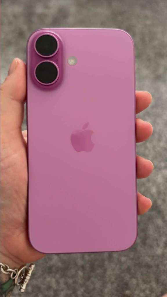 Apple iPhone in Purple – As Good As New