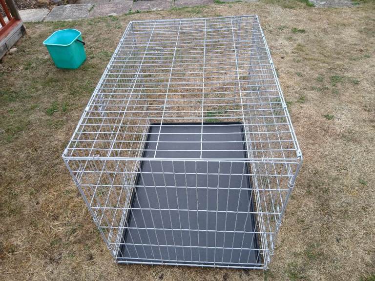 XL DOG CRATE  B 2 DOORS  PLASTIC  TRAY MINOR RUST SPOTS £20 NORTH BADDESLEY