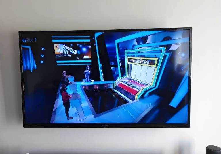 55 inch Smart Techwood TV by Hitachi 