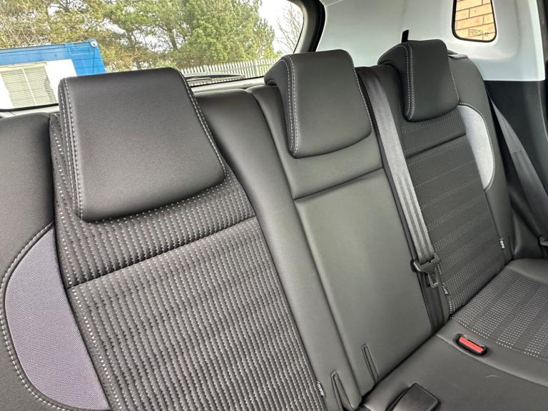 ** F.S.H ** 2017 (67) Peugeot 2008 1.6 BlueHDi Allure 5 dr hatchback ** VALUE **