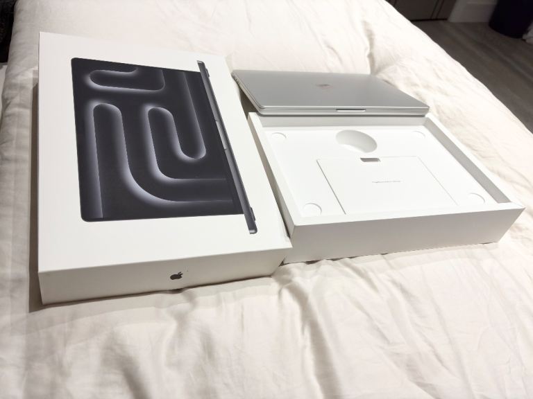 CAN HAND DELIVER, MACBOOK PRO NOV 2023 M3 PRO 14 INCH LAPTOP,18GB RAM, 512GB,BATTERY HEALTH 97% BOX