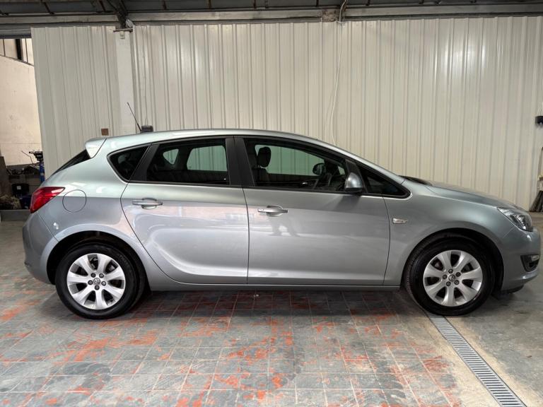 2014 Vauxhall Astra 1.4i 16V Design 5dr HATCHBACK PETROL Manual