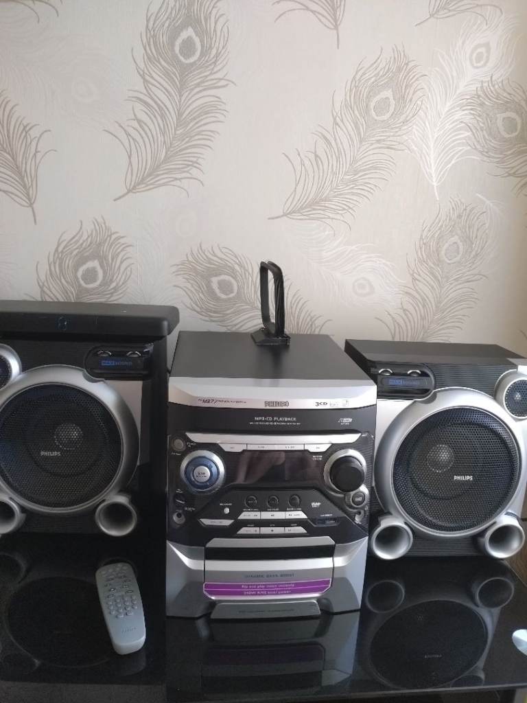 Philips Mini Hifi Stereo System with 3  CD Player MP3 and Speakers