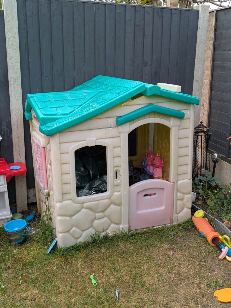 Kids playhouse