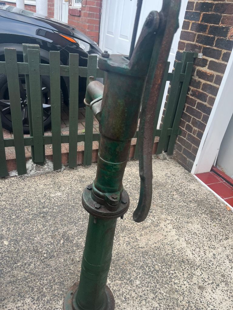 Antique Garden Water Hand Pump 