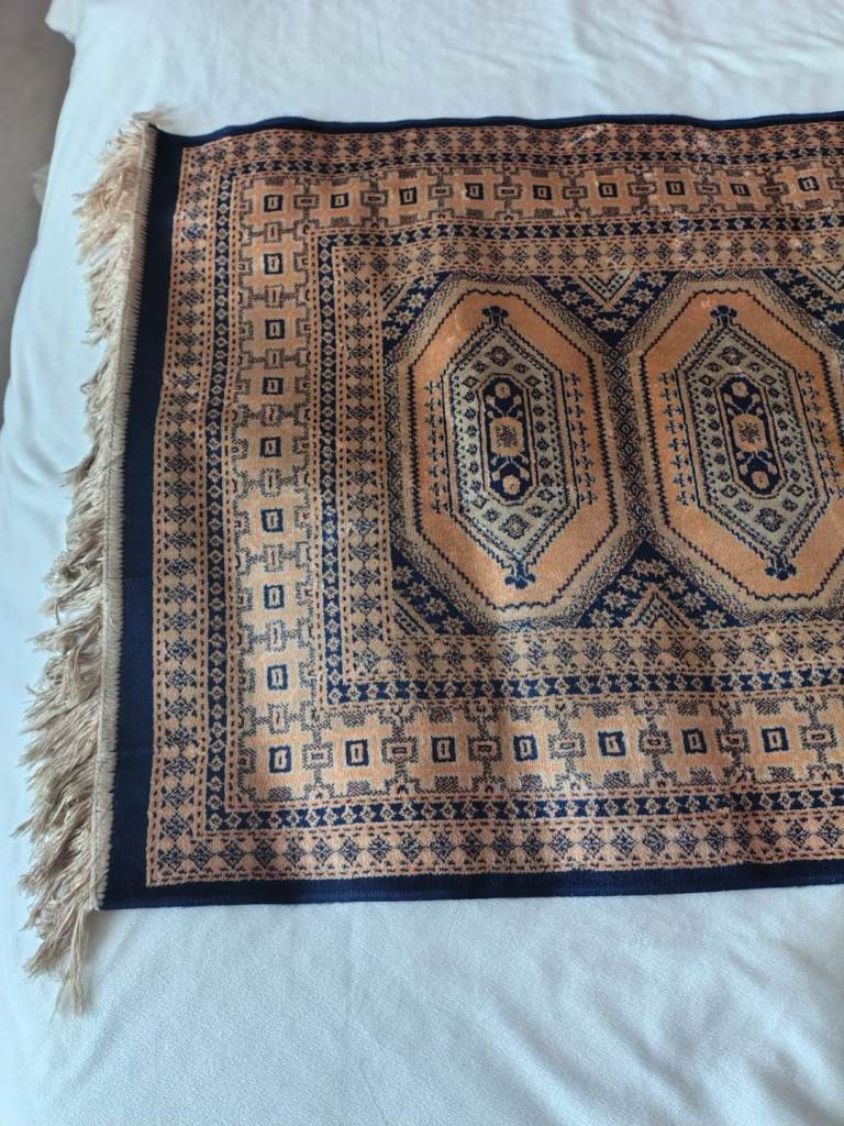 Small Traditional Patterned Rug – Good Condition