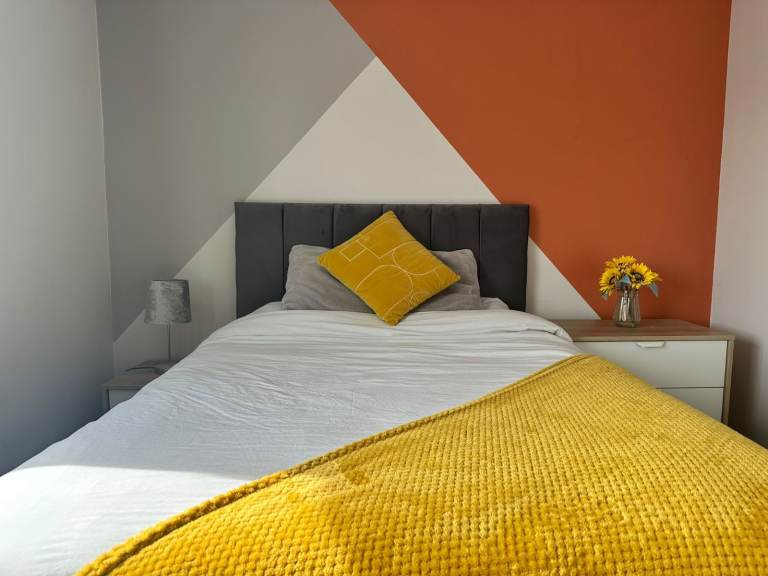 Large double with Ensuite/Bills inc. Free WiFi