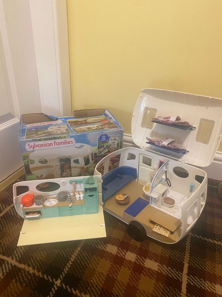 Slyvanian Families Caravan Set