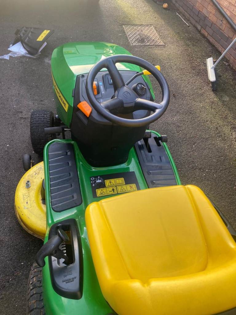 John Deere X107 Ride-on-Lawnmower