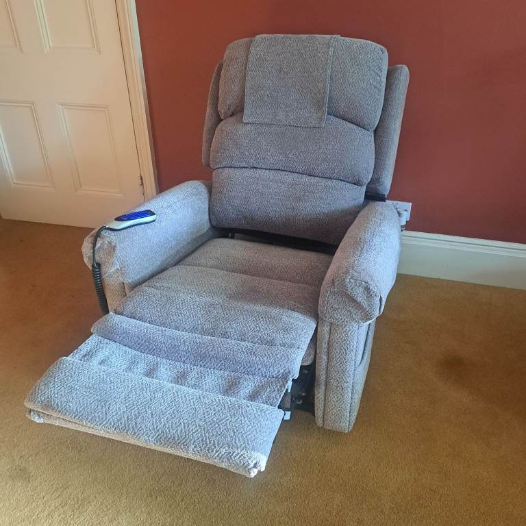 Reclining chair 4 motors