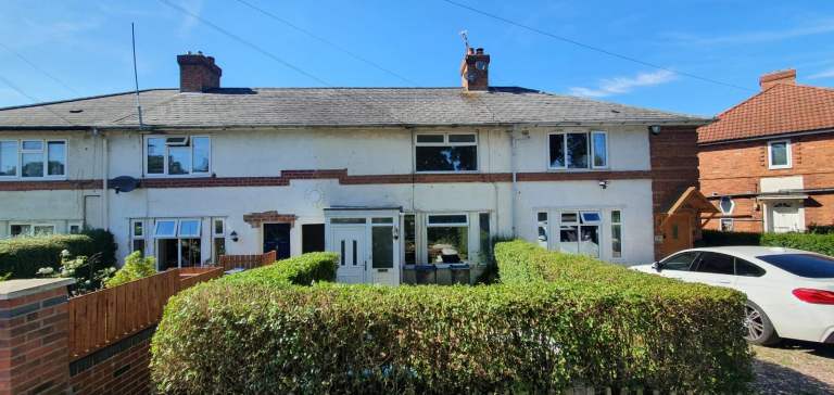 THREE BEDROOM HOUSE TO RENT ** WELL PRESENTED ** CLOSE TO ROBIN HOOD ISLAND ** CALL NOW TO VIEW