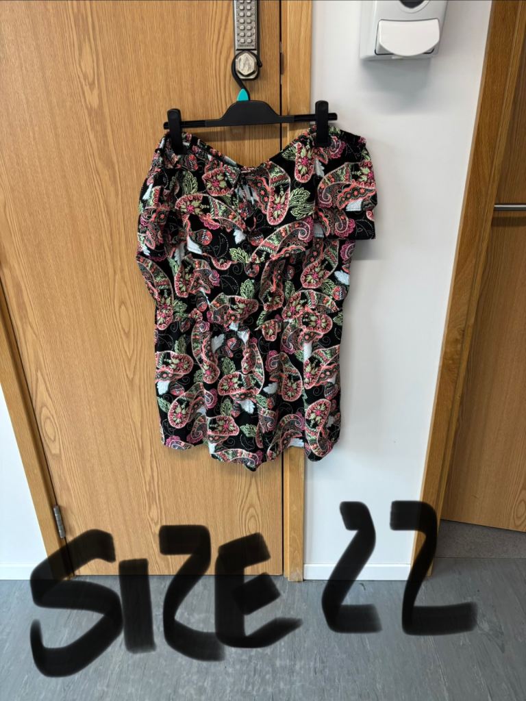 More Ladies Clothing size 20/22/24