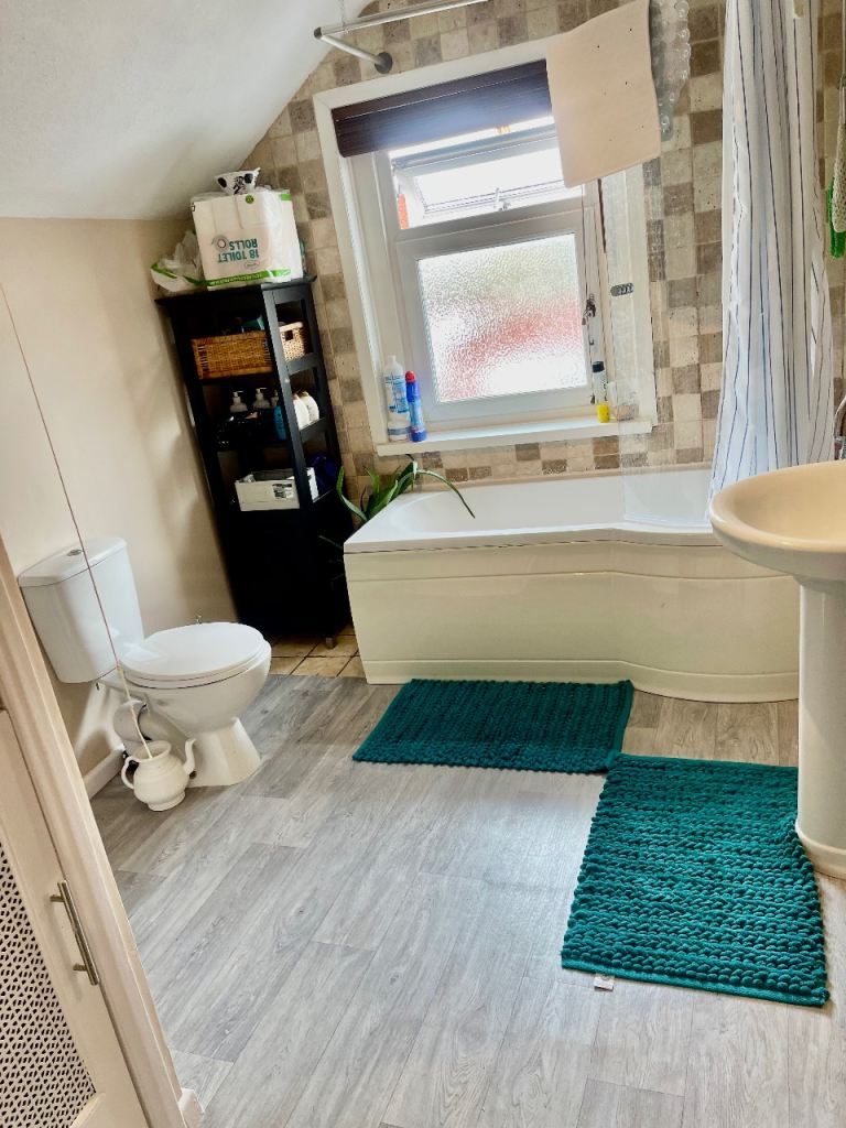 Double room rent in central Caversham 