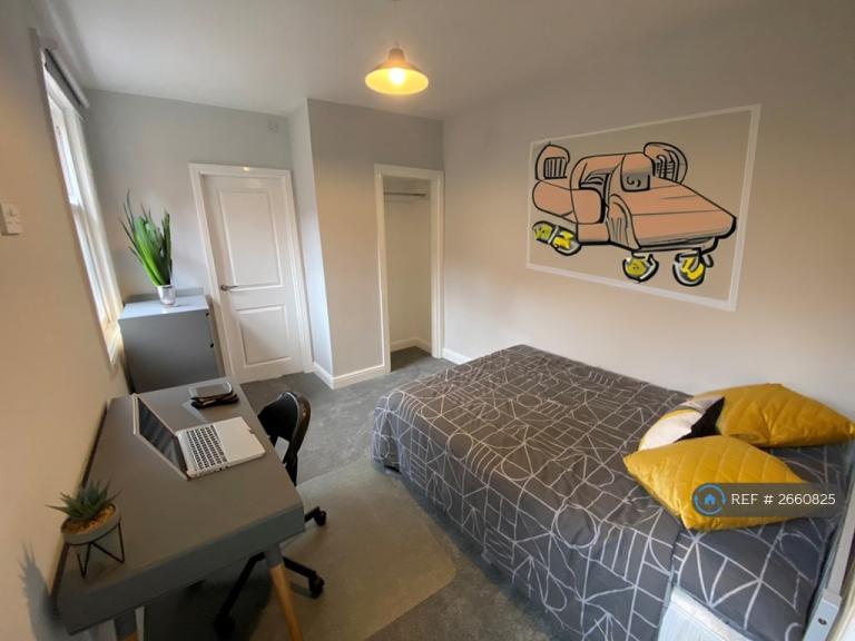 6 bedroom house in Daneshill Road, Leicester, LE3 (6 bed) (#2660825)