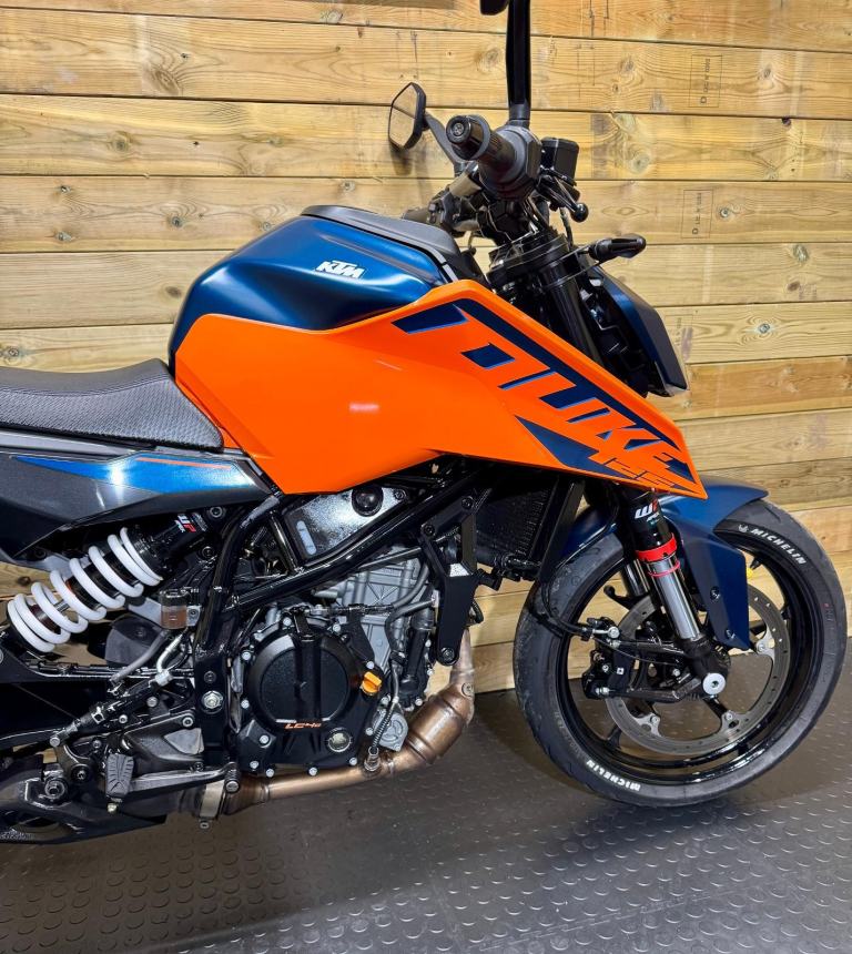 KTM Duke 125 / April 2025 model / covered 7.5k miles
