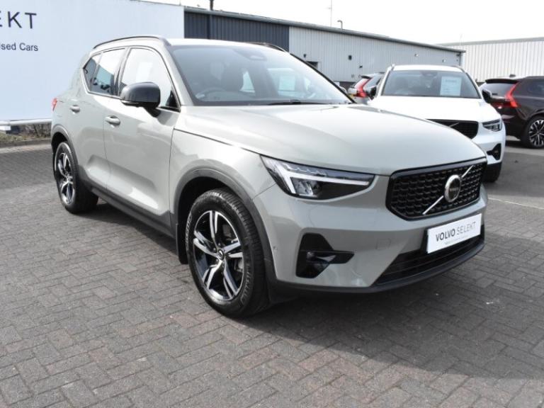 VOLVO XC40 2.0 B3P Plus Dark 5dr Auto