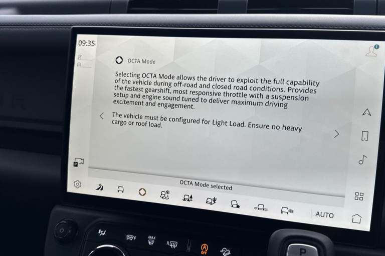 2025 Land Rover Defender 110 4.4 P635 V8 MHEV OCTA Auto 4WD Euro 6 (s/s) 5dr SUV Automatic