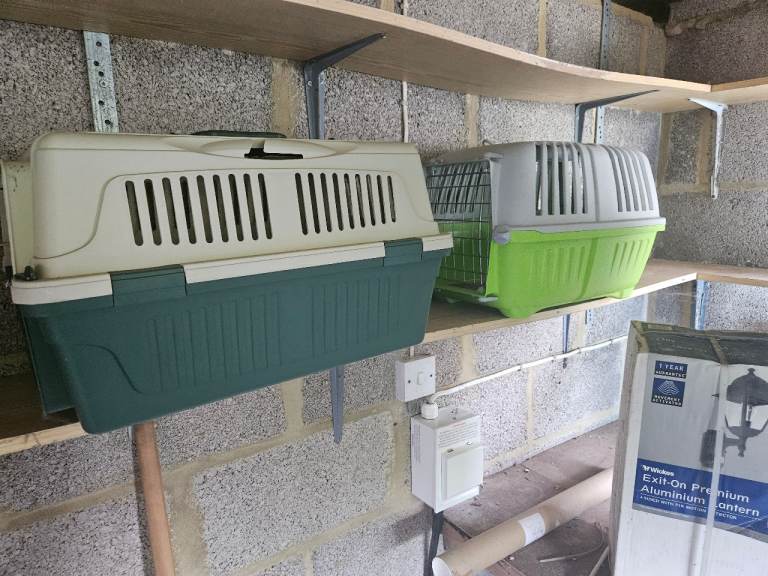Cat, dog or pet carrier hard plastic