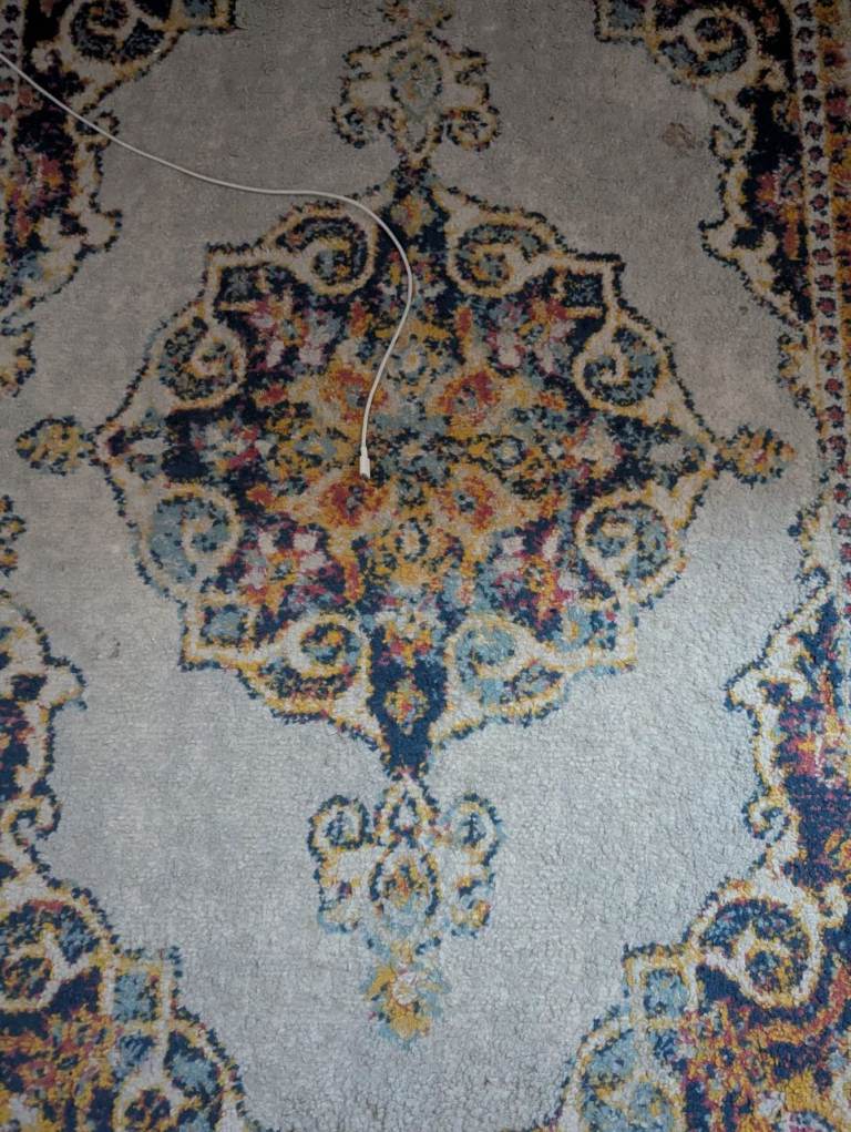 (URGENT sale) Vintage Style Oriental Rug – Colourful Pattern
