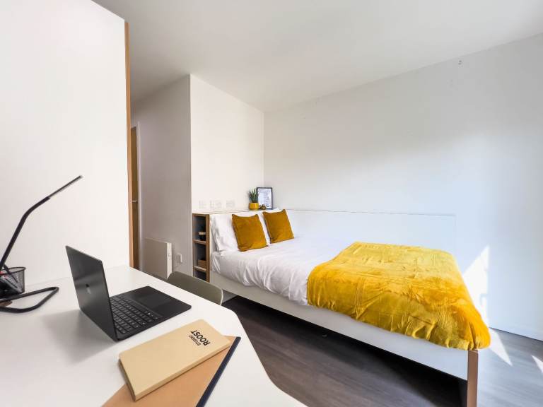 En-suite Room Available in Glasgow only for students (Dobbies Point – Student Roost)