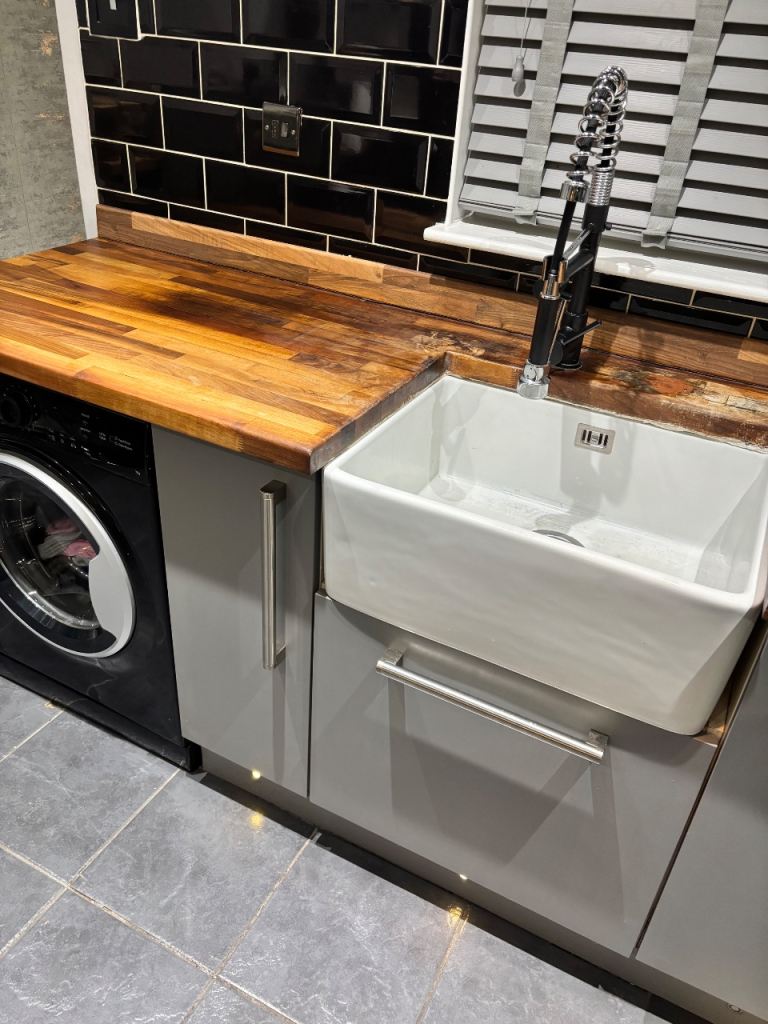 Whole kitchen 