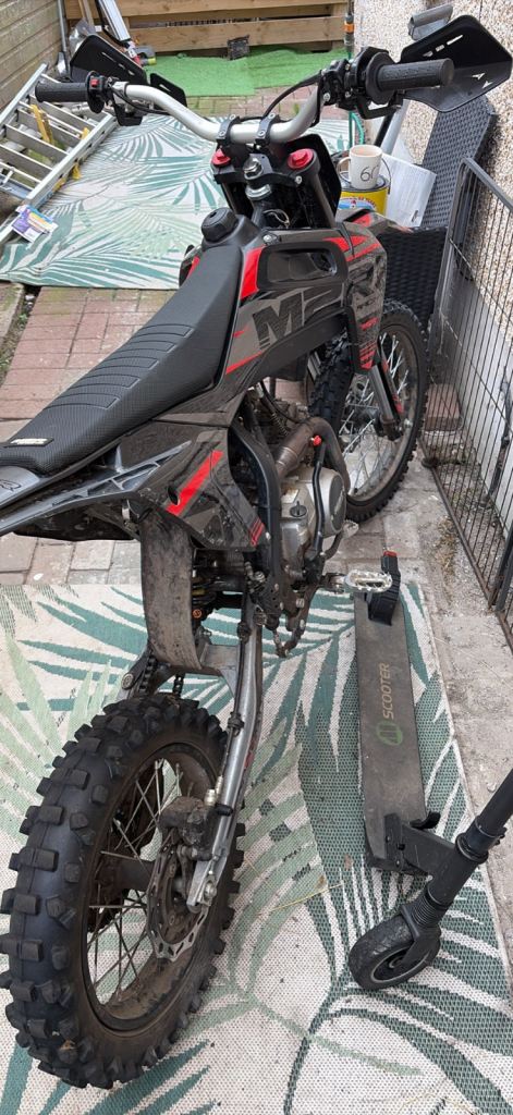 Pit bike