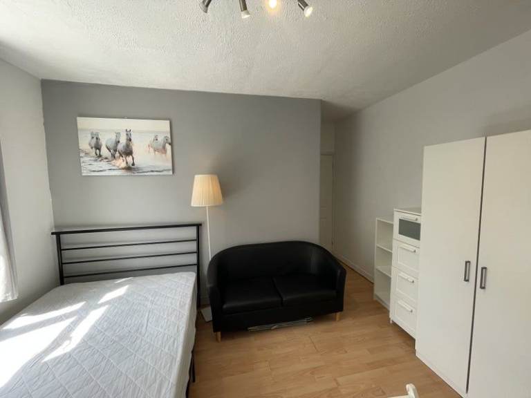 🛌 DOUBLE ROOM IN STRATFORD   💫