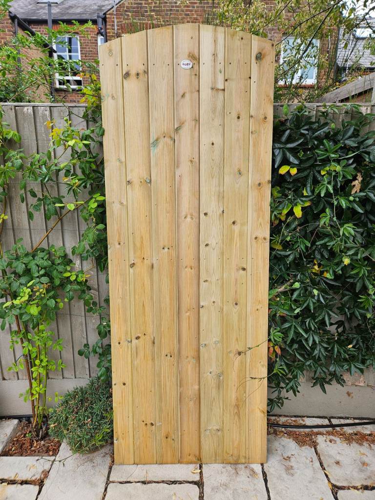 NEW: Tongue & groove garden gate with curved top