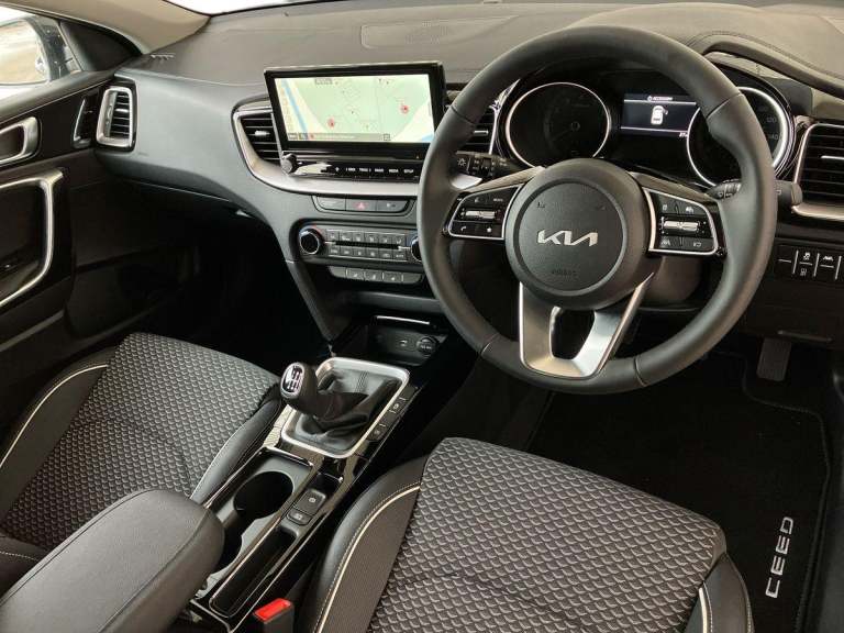 2025 Kia Ceed 1.5T GDi ISG 138 3 5dr Hatchback PETROL Manual