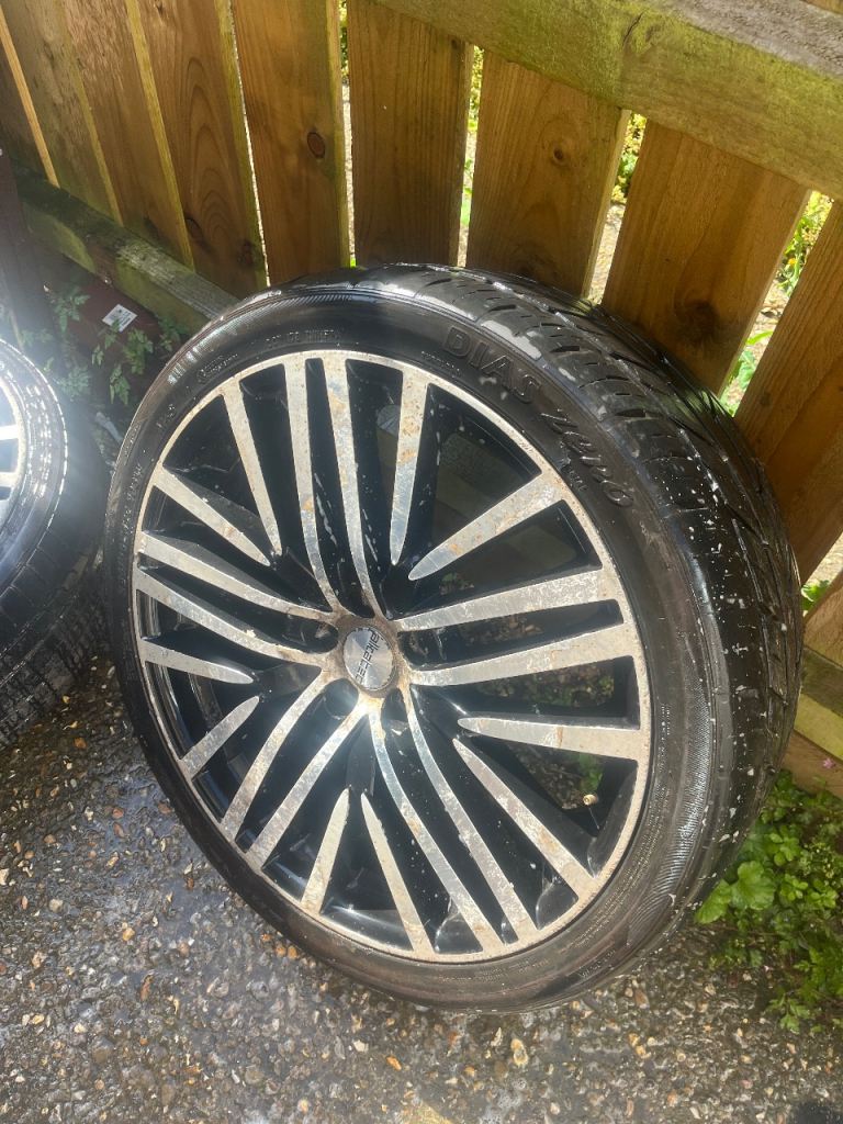 22 inch Range Rover alloys 