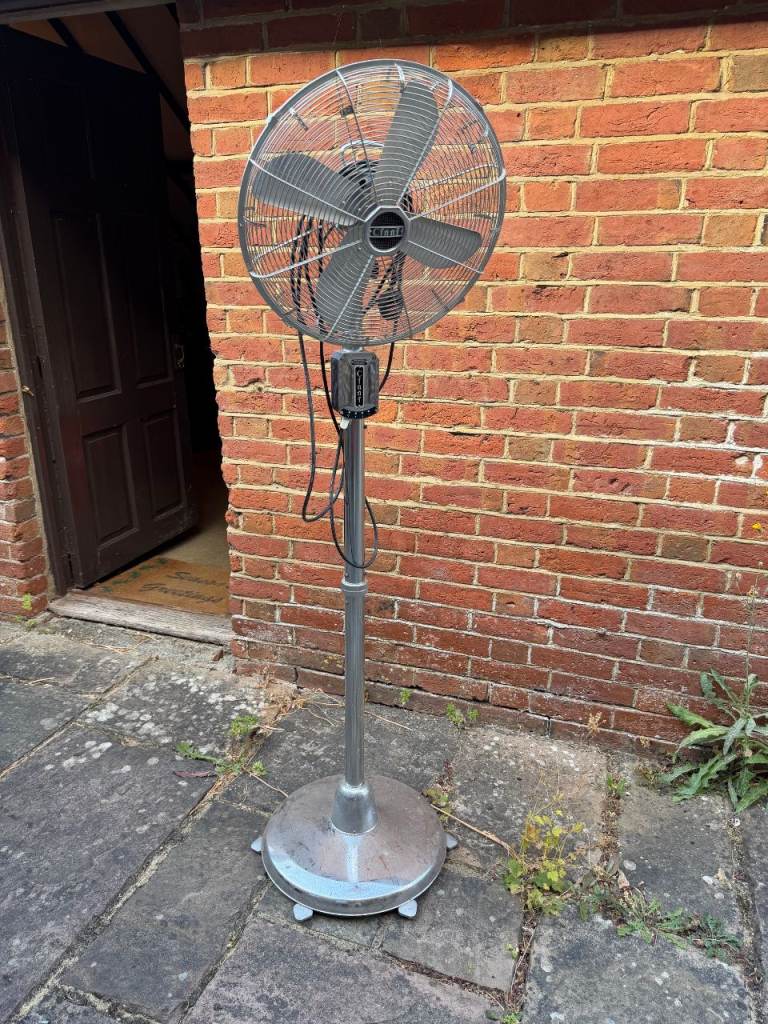Cinni Industrial Styke Pedestal Fan 5.5ft - Silver, Good Condition