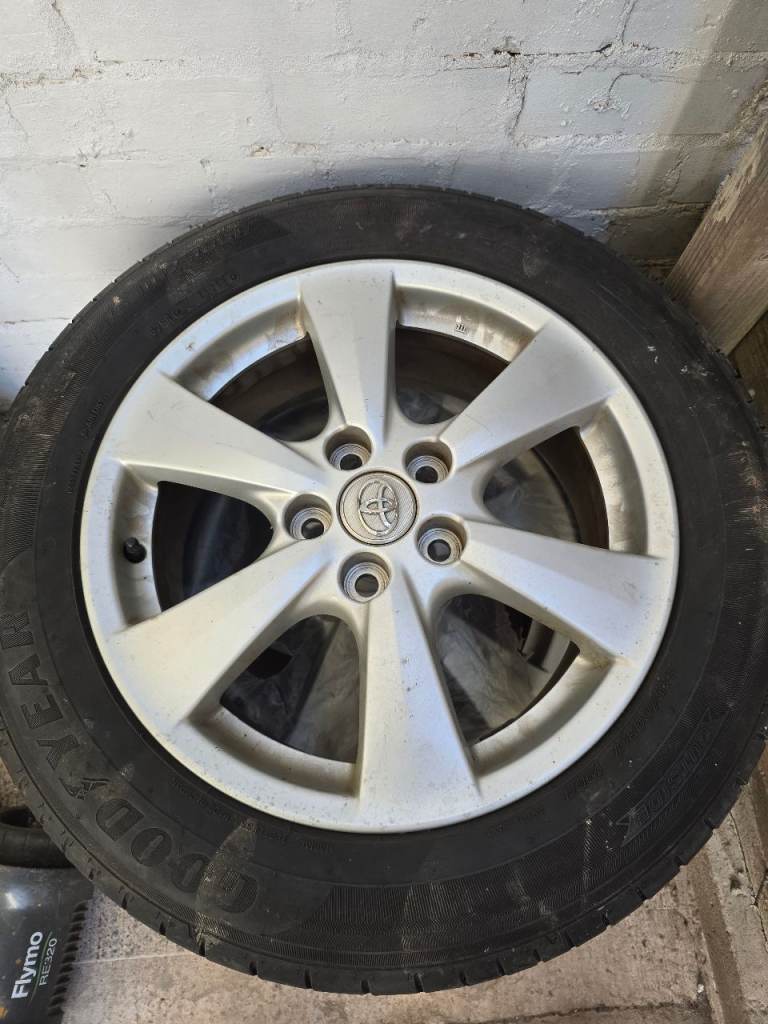 Toyota estima alloys wheels/tires 