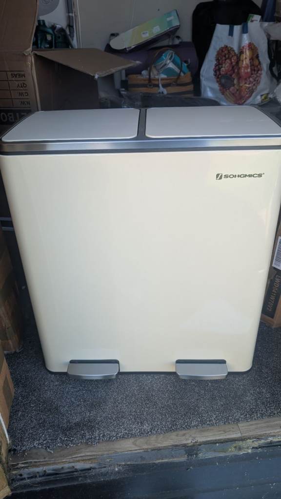 **SOLD**.    beautiful songmics double cream bin 