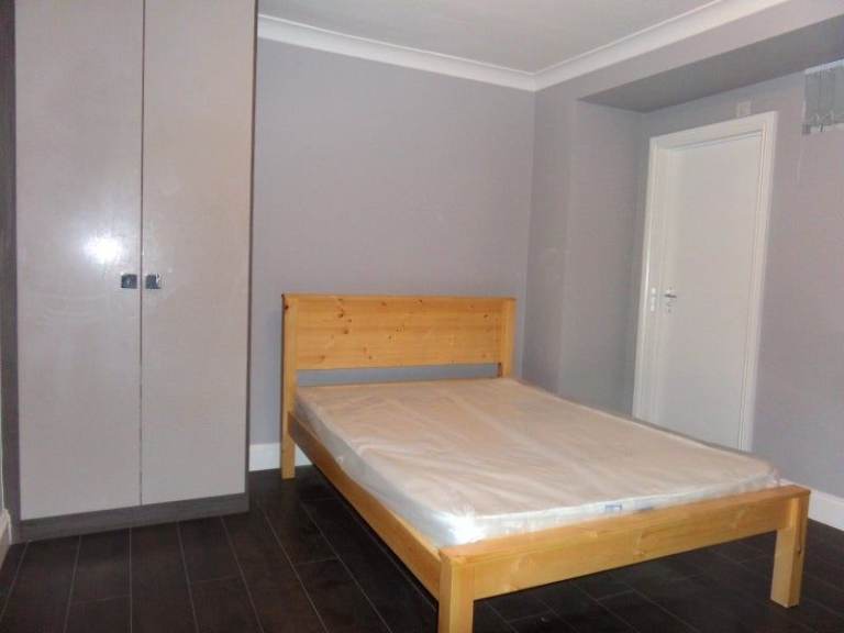  Immaculate En-Suite Double Room – UB3 1QZ | £775 PCM