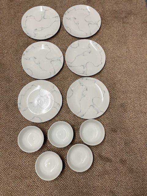 DINNER PLATES x 6 AND 5 BOWLES ALL IN GOOD CONDITION WITH MARBLE PATTERN