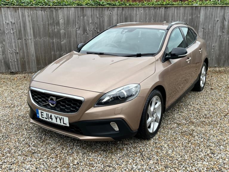 2014 Volvo V40 D2 Cross Country SE Lux 5dr **£20 Road Tax** HATCHBACK Diesel Manual