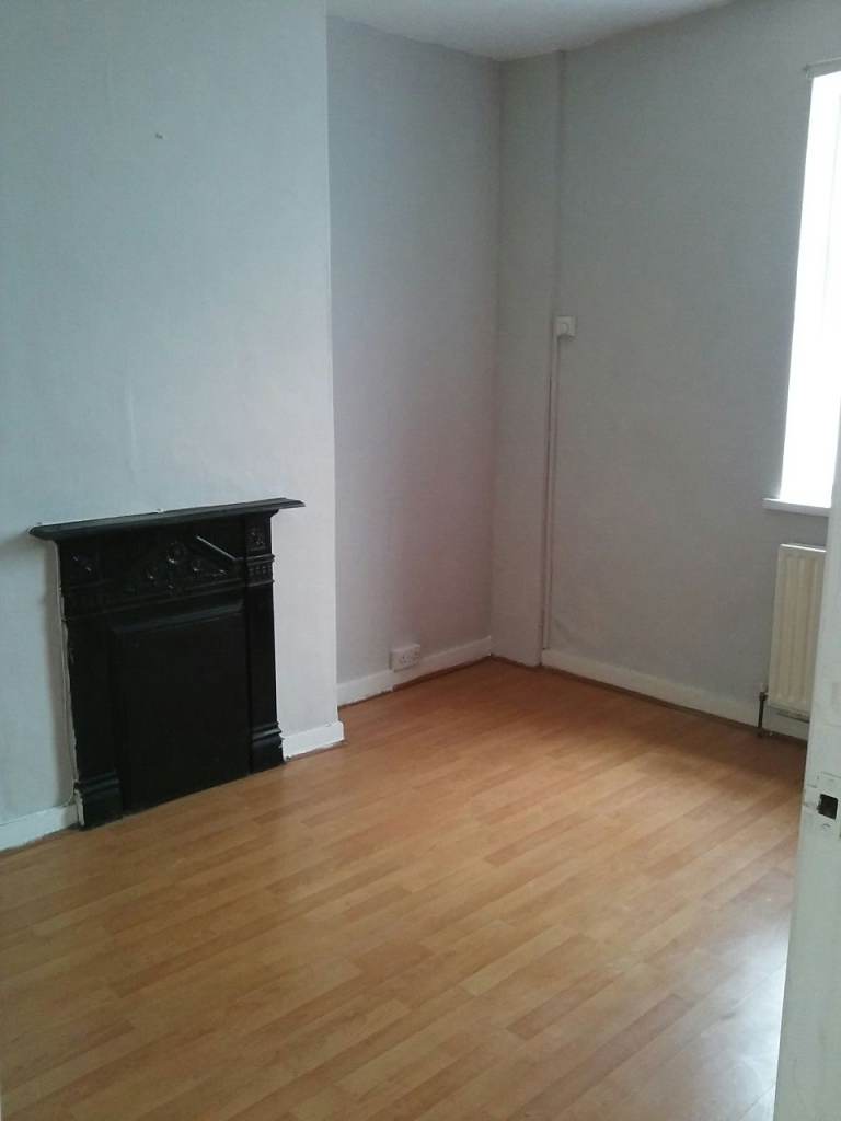 Double room for female and Share house with other female in walthamstow