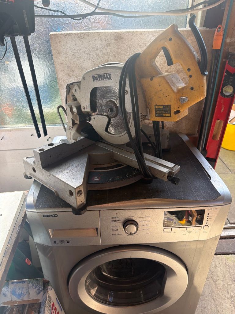 Dewalt chop saw  mitre 