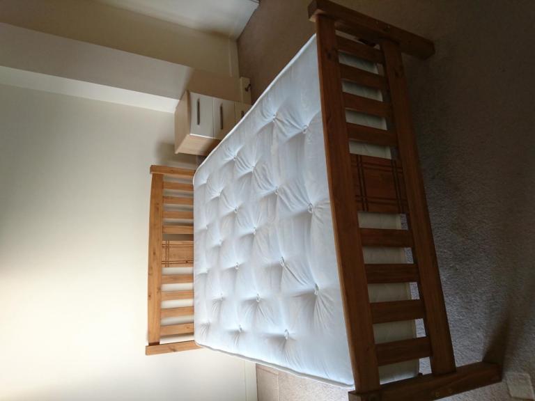 Double room to share in a 2 bedroom apartment in jewellery Quarter ,Birmigham 