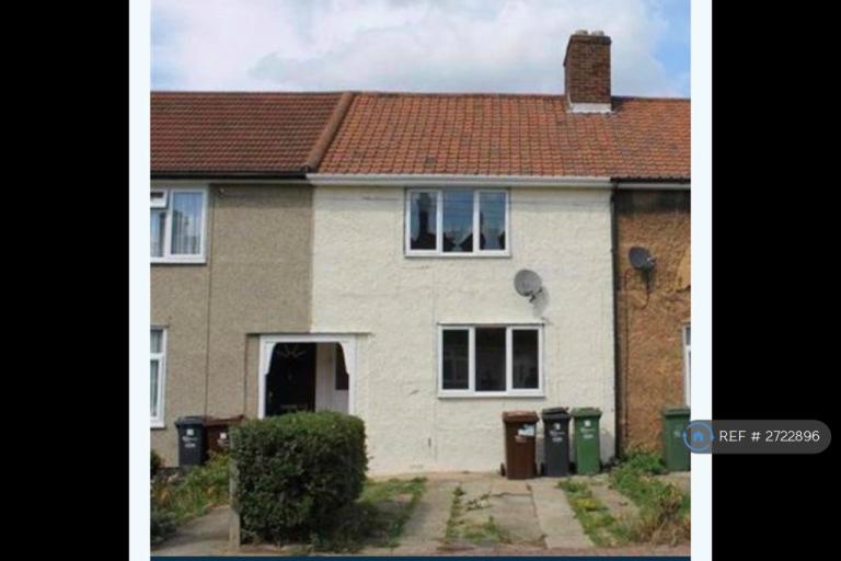 2 bedroom house in Osborne Square, Dagenham, RM9 (2 bed) (#2722896)