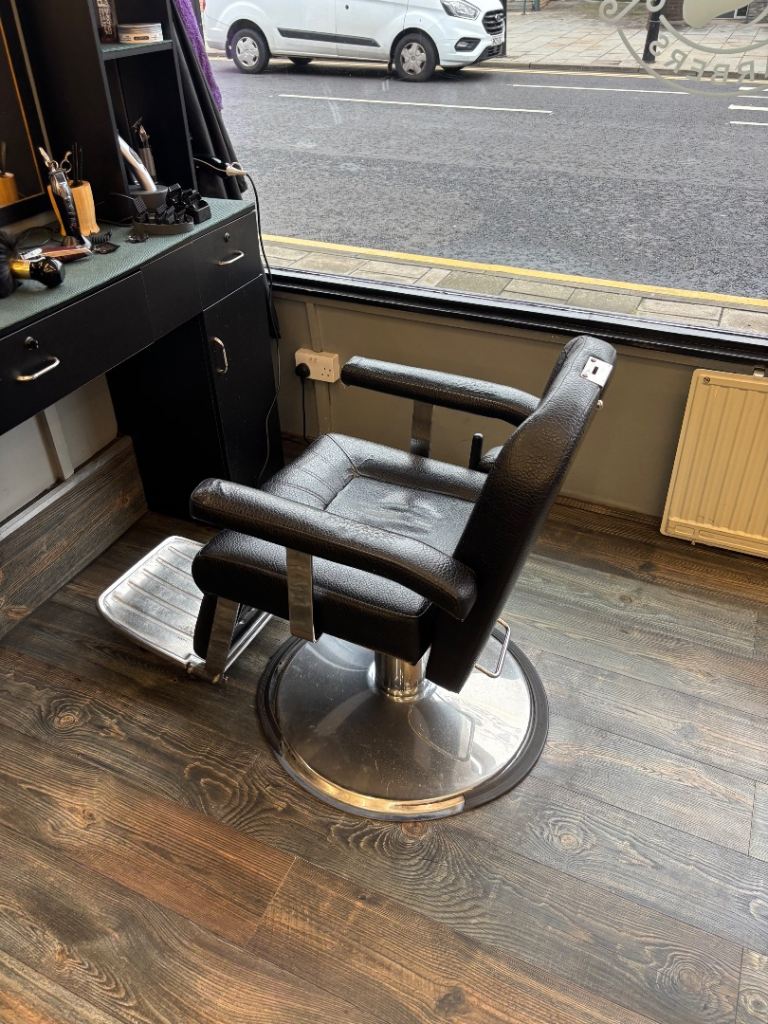 Barber chair £50